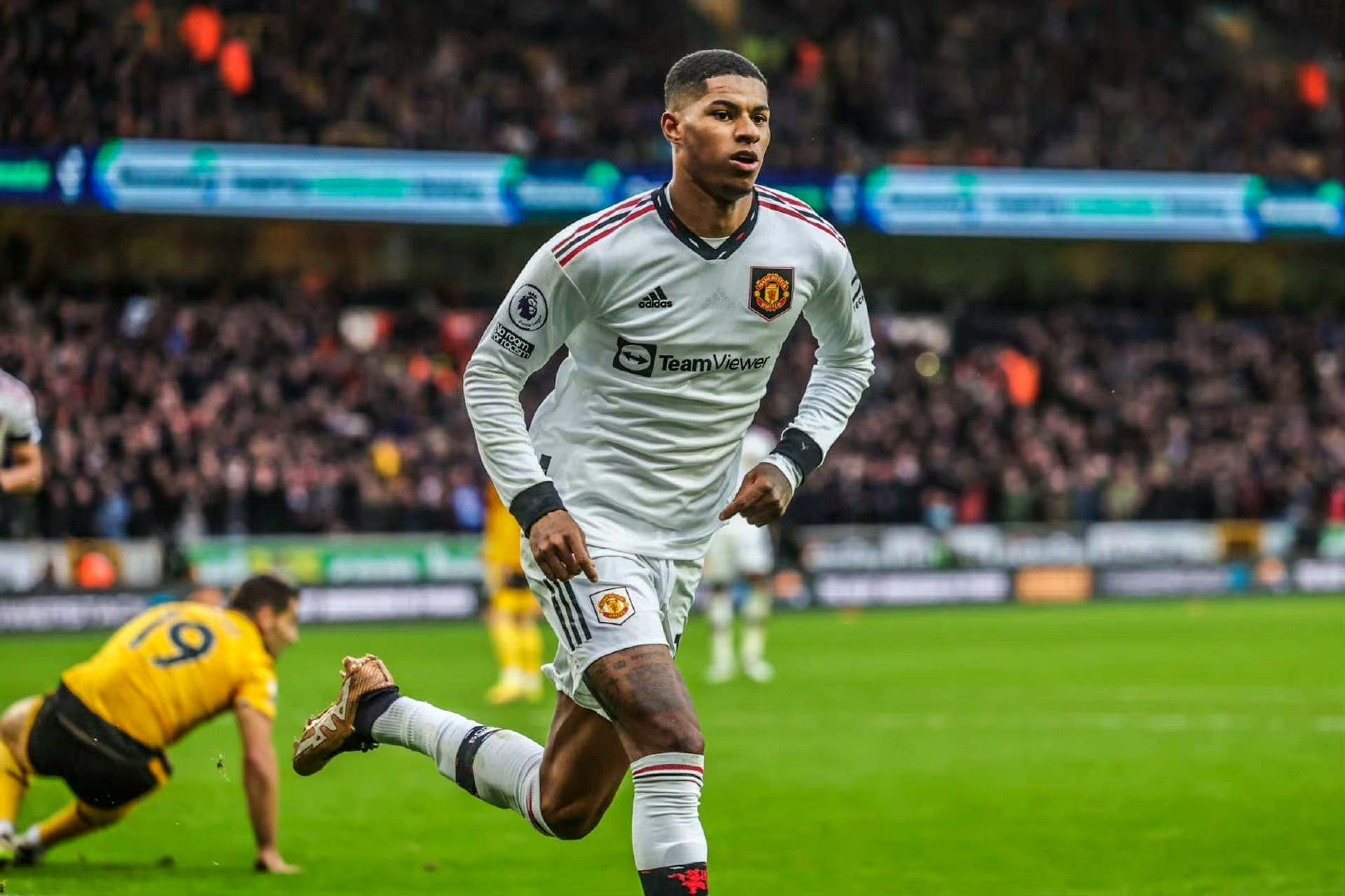 曼联客场逆转，拉什福德荣膺英超最佳的简单介绍