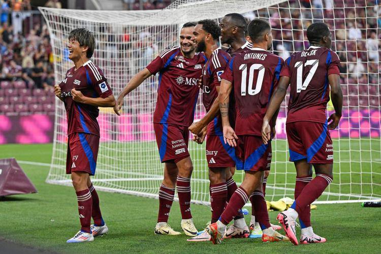 半场比赛结束，双方球员展望下半场战局