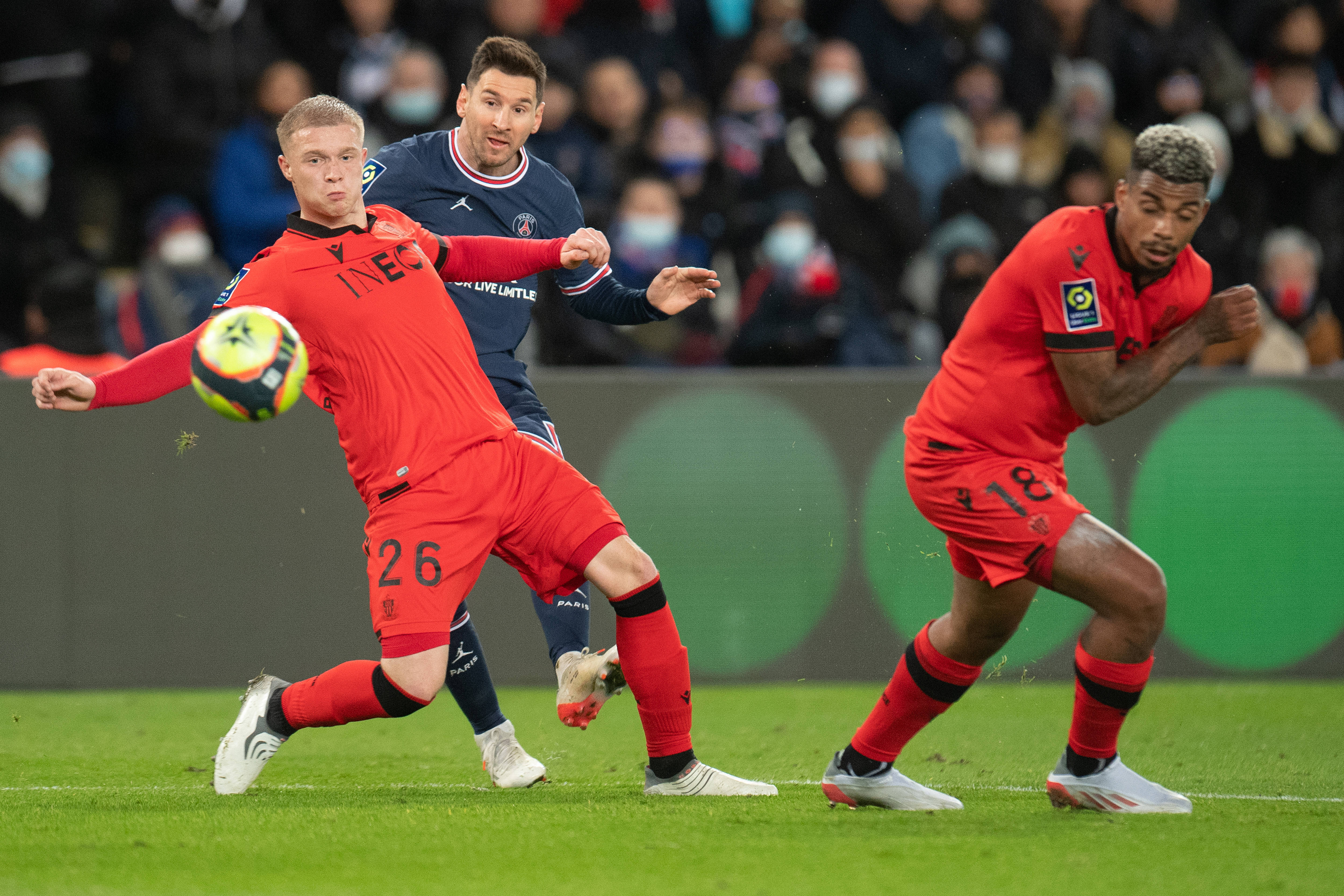 巴黎圣日耳曼挑战南特，法甲联赛上演大战的简单介绍