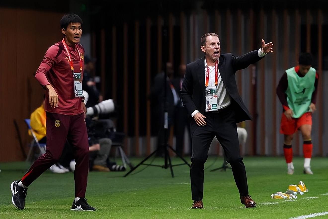 卡塔尔队在场上展现出强大实力