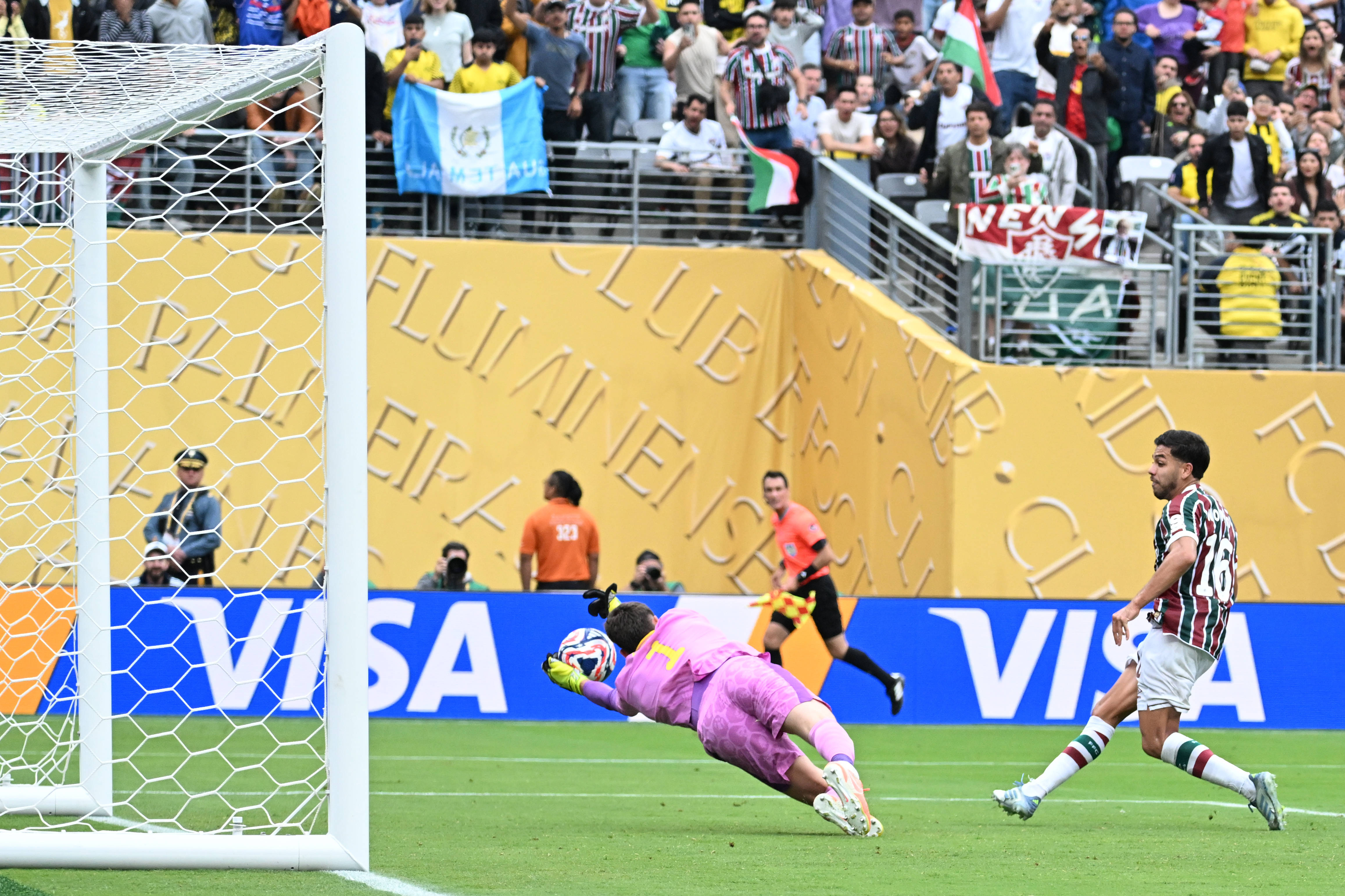 包含法兰克福大将奉献绝杀，帮助球队胜出的词条