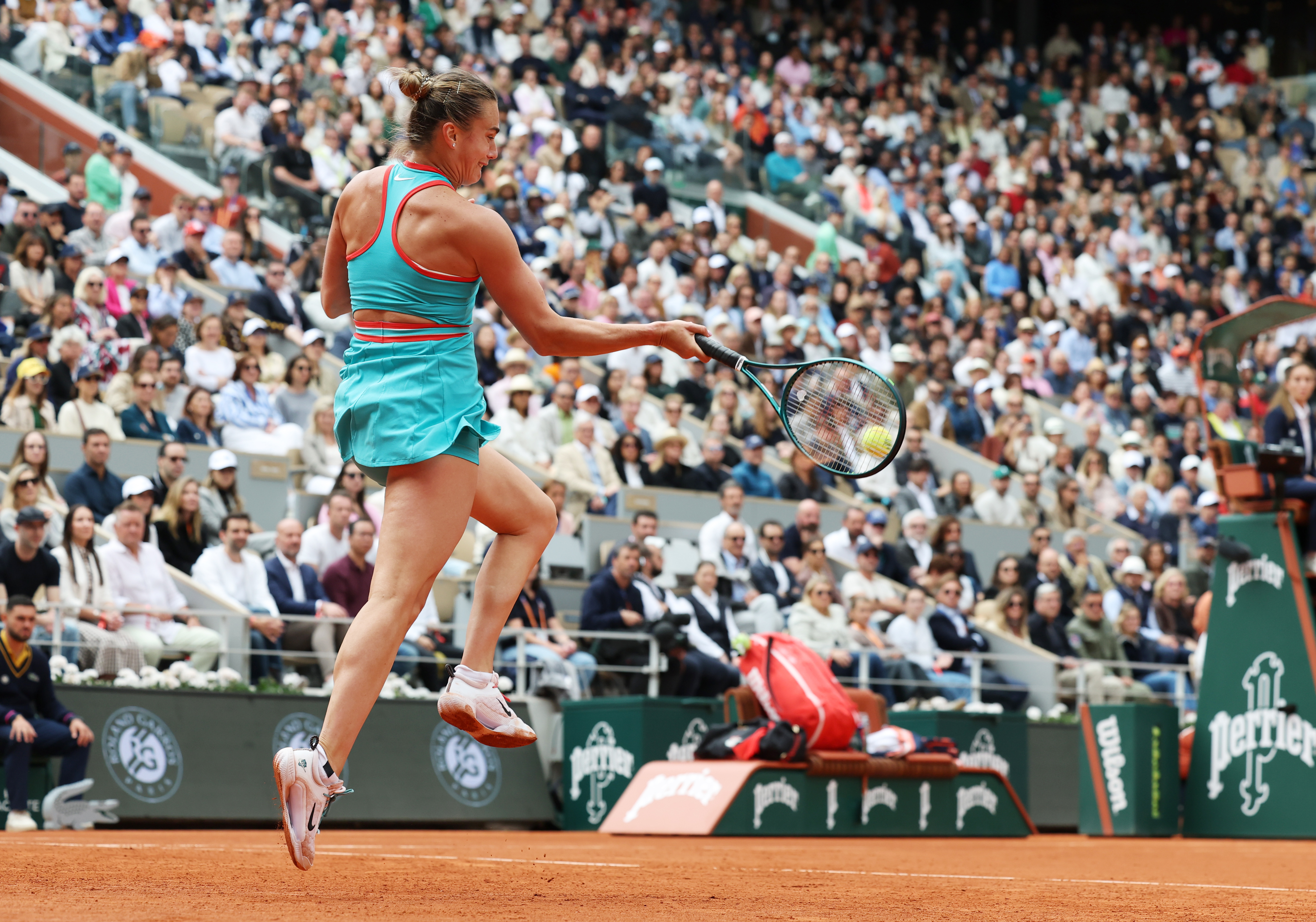 包含网球比赛女单赛场胜负悬念重重的词条