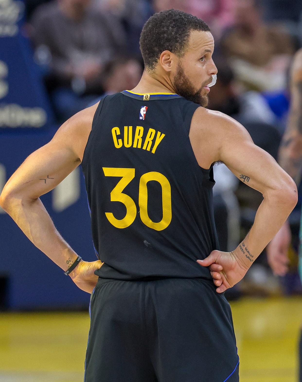 勇士客场大胜黄蜂继续胜势