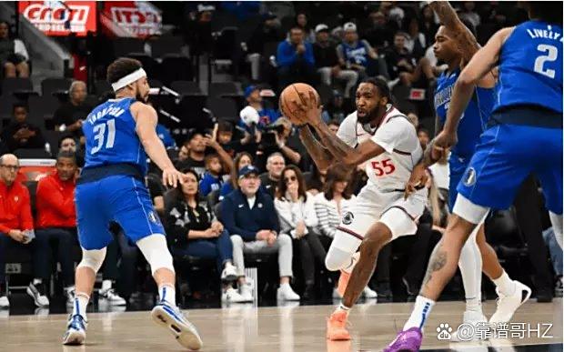 快船大胜小牛继续保持领先