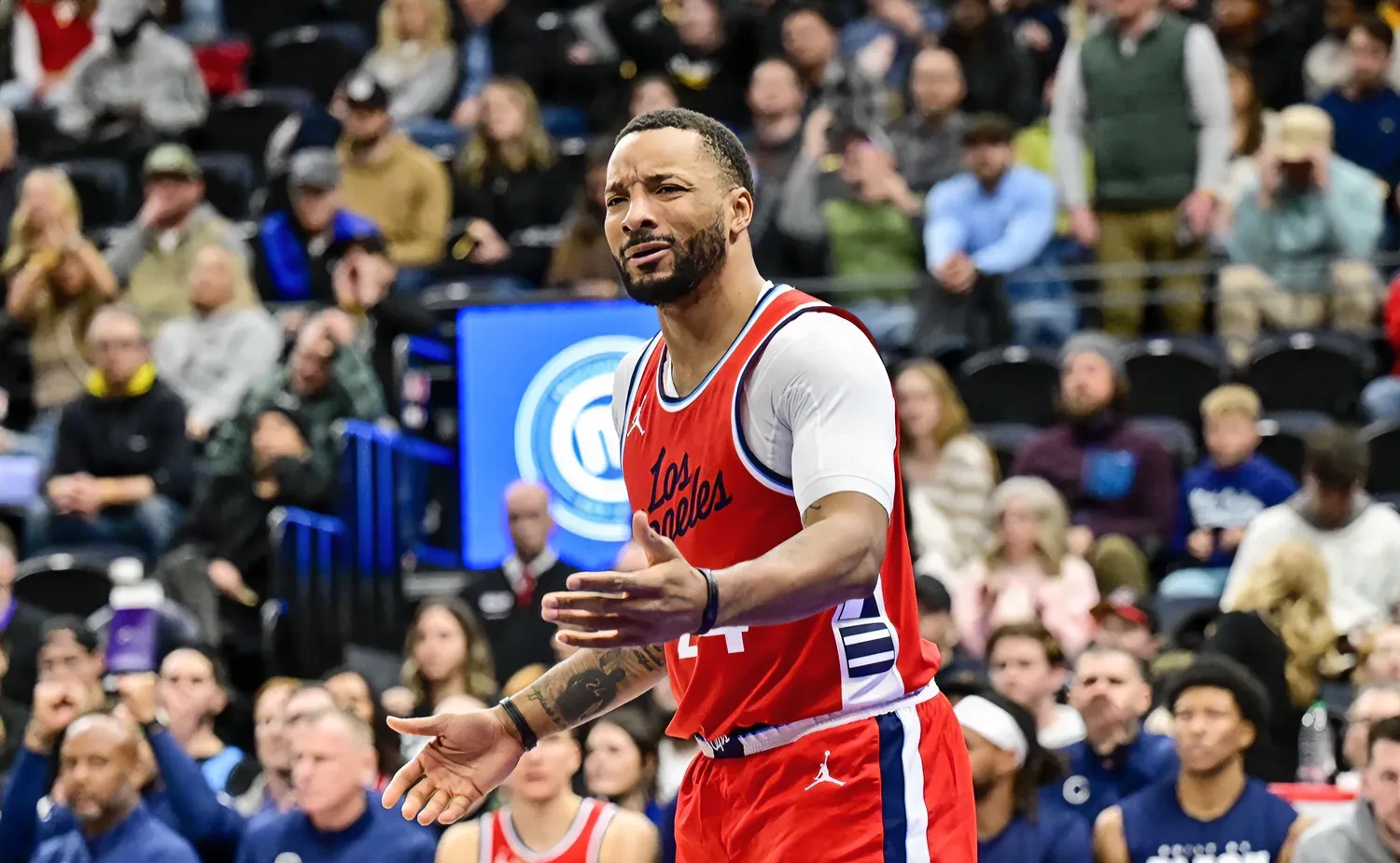 快船击败公牛，开门红