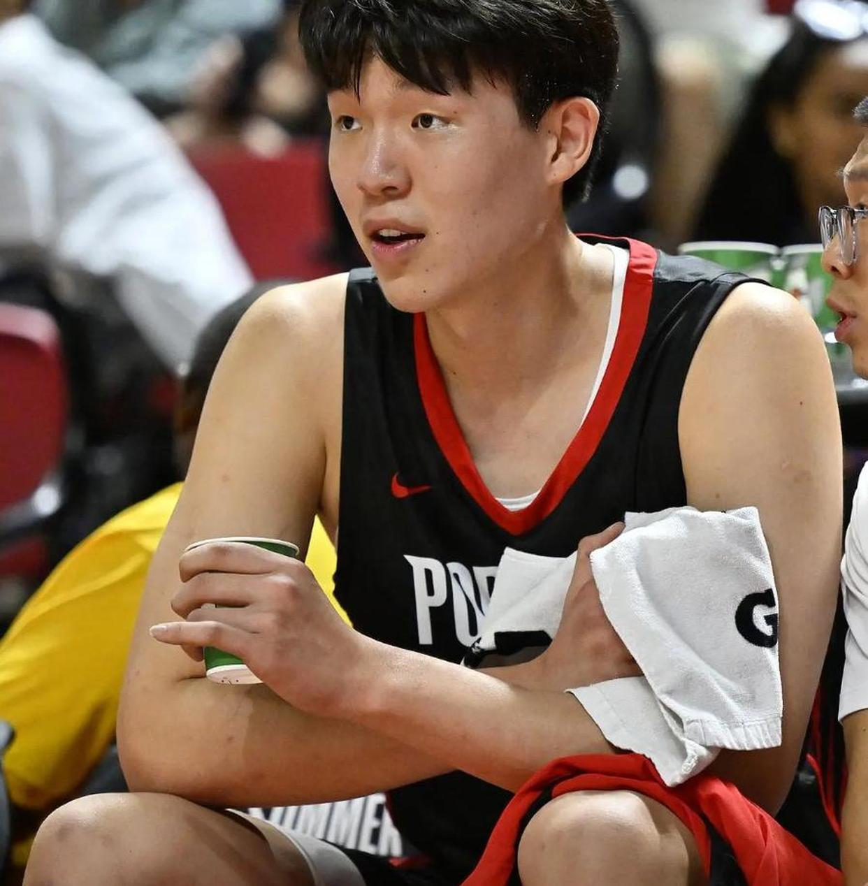 尼克斯绝杀新疆队，胡金秋扛起全队